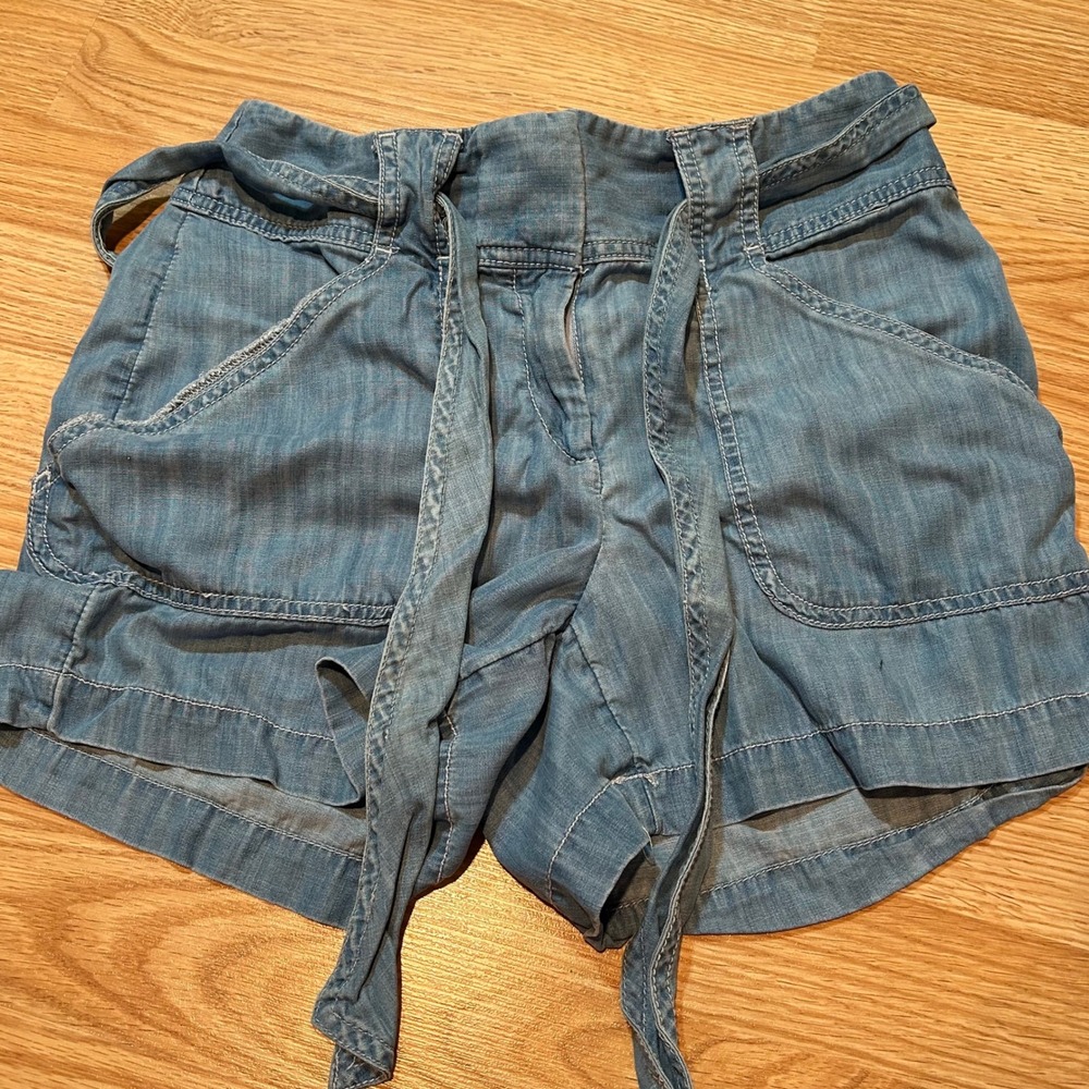 LOFT Outlet Tie Front‎ Chambray Shorts Blue Women Size 4 Relaxed Fit Pocketed
